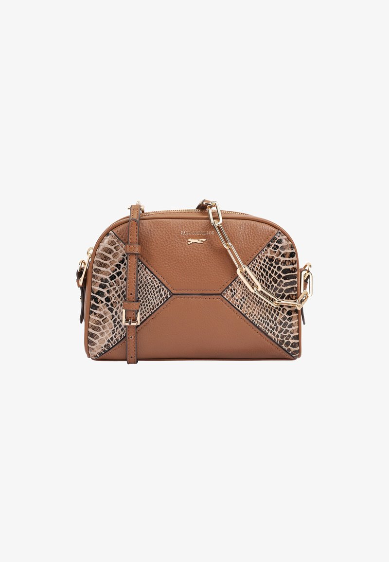 Sac en cuir marron avec des accents imitation serpent, quincaillerie dorée et une forme structurée. Dispose d'une bandoulière amovible et d'une fermeture éclair.