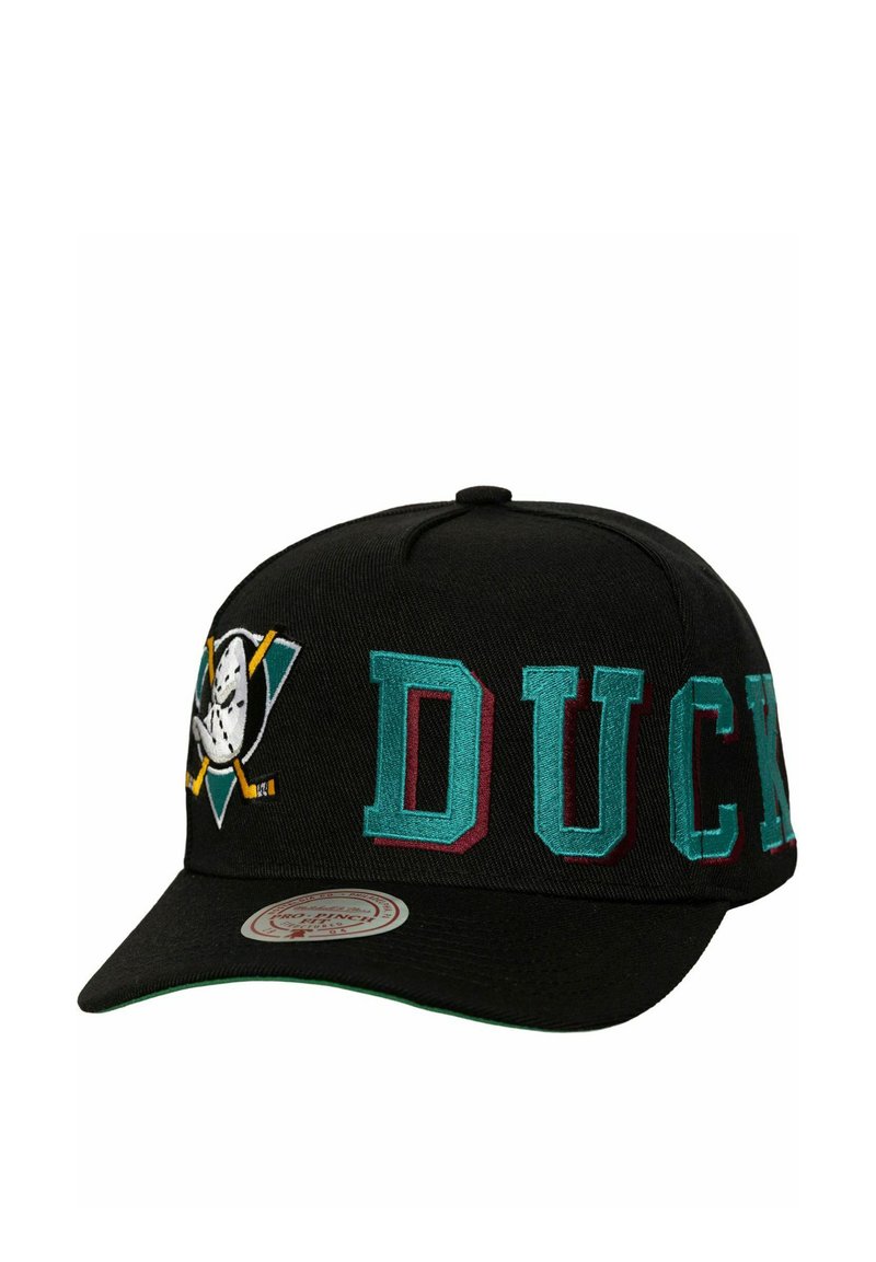 Schwarze Kappe mit aquamarin- und kastanienbraun gestickten Buchstaben, die "DUCK" buchstabieren, sowie einem Logo mit einer Eishockeymaske. Einfarbige Textur mit gebogenem Schirm.