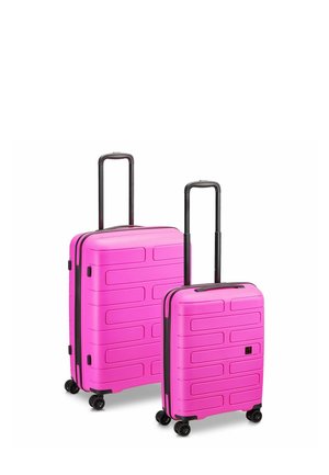 SUPERNOVA SET 2-TEILIG - Wheeled suitcase - fuchsia
