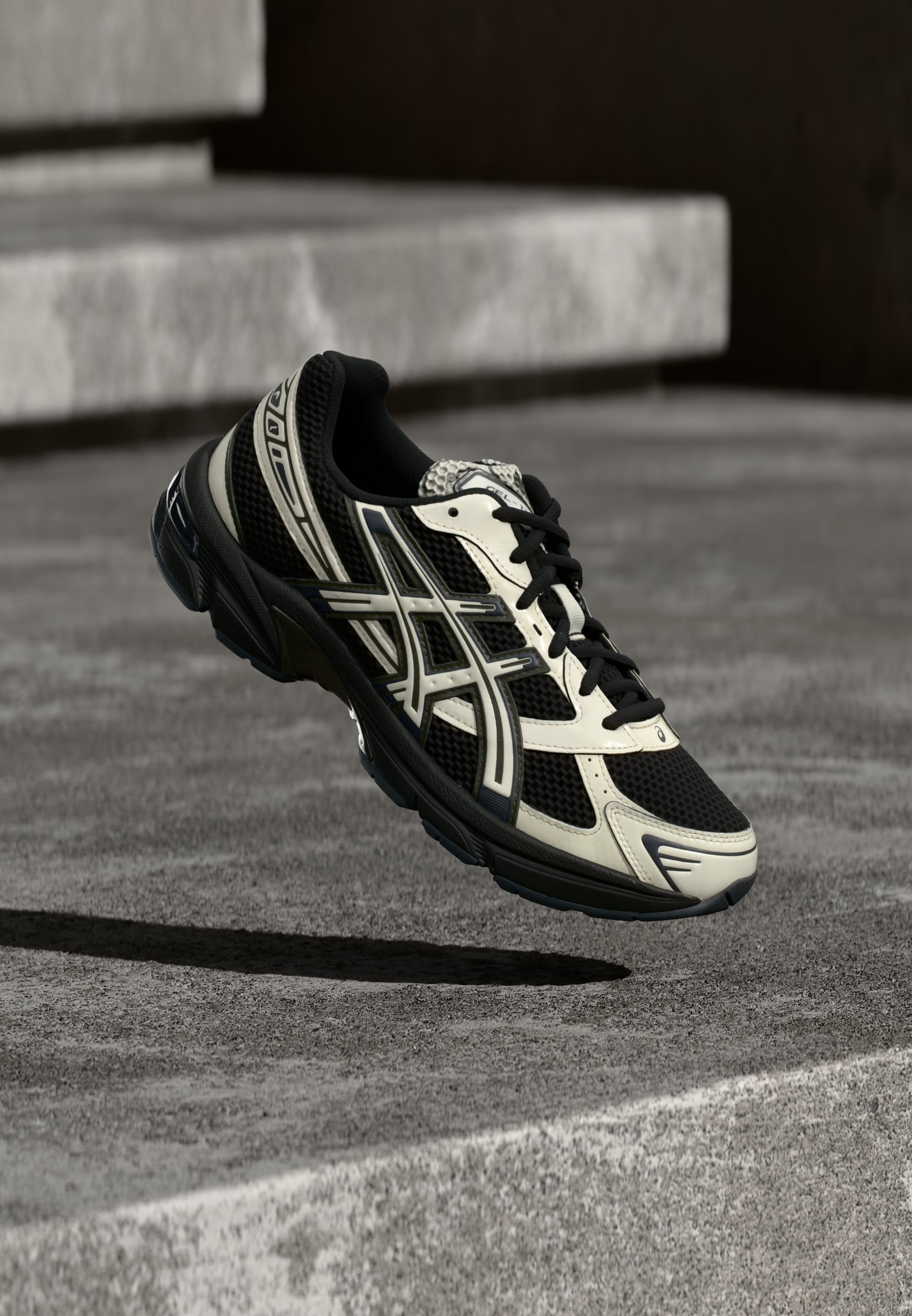 カズ ASICS SportStyle GEL 1130 UNISEX - Sneakers low - black/cream/alb