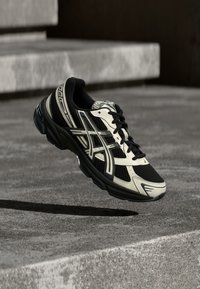 GEL 1130 UNISEX - Αθλητικά παπούτσια - black/cream