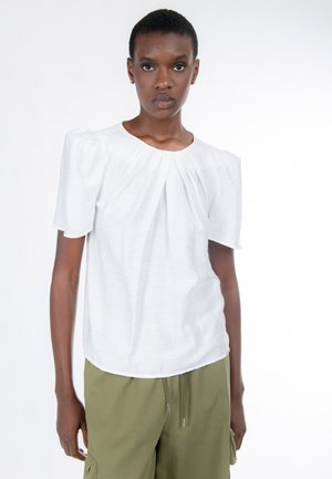 Hvid kortærmet top med pufærmer og rundet halsudskæring; letvægts, tekstureret stof med blide plisseringer foran.