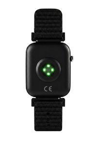 Achterkant van een zwarte smartwatch met een zwarte geweven band, met groene sensors en CE-markering op een witte achtergrond.