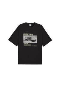 Sort kortærmet T-shirt lavet af bomuld. Frontgrafik viser en Porsche bil med teksten "Porsche League" og "Turbo Club" i grøn.
