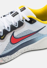 Nike Performance AIR ZOOM PEGASUS 41 - Tekaški copati za cesto - white/speed red/psychic blue/speed yellow/midnight navy/pure platinum