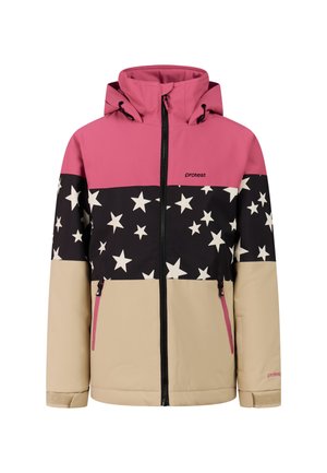 Jong persoon met een ski-jas en broek met sterrenpatroon, zwarte handschoenen, zwarte helm met skibril, recht vooruit staand op een effen achtergrond.