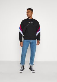 Kaotiko UNISEX CREW WALKER - Camisola - black
