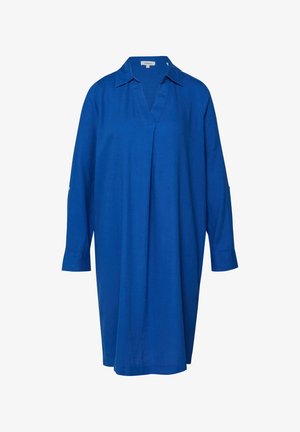Langarmige, knielange koningsblauwe overhemdjurk met kraag, V-hals en knoopmanchetten, weergegeven op een witte achtergrond.