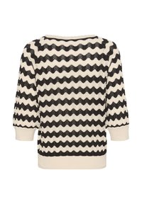 Pull en tricot avec un motif en zigzag noir et crème, manches trois-quarts et encolure large. Léger avec une finition texturée.