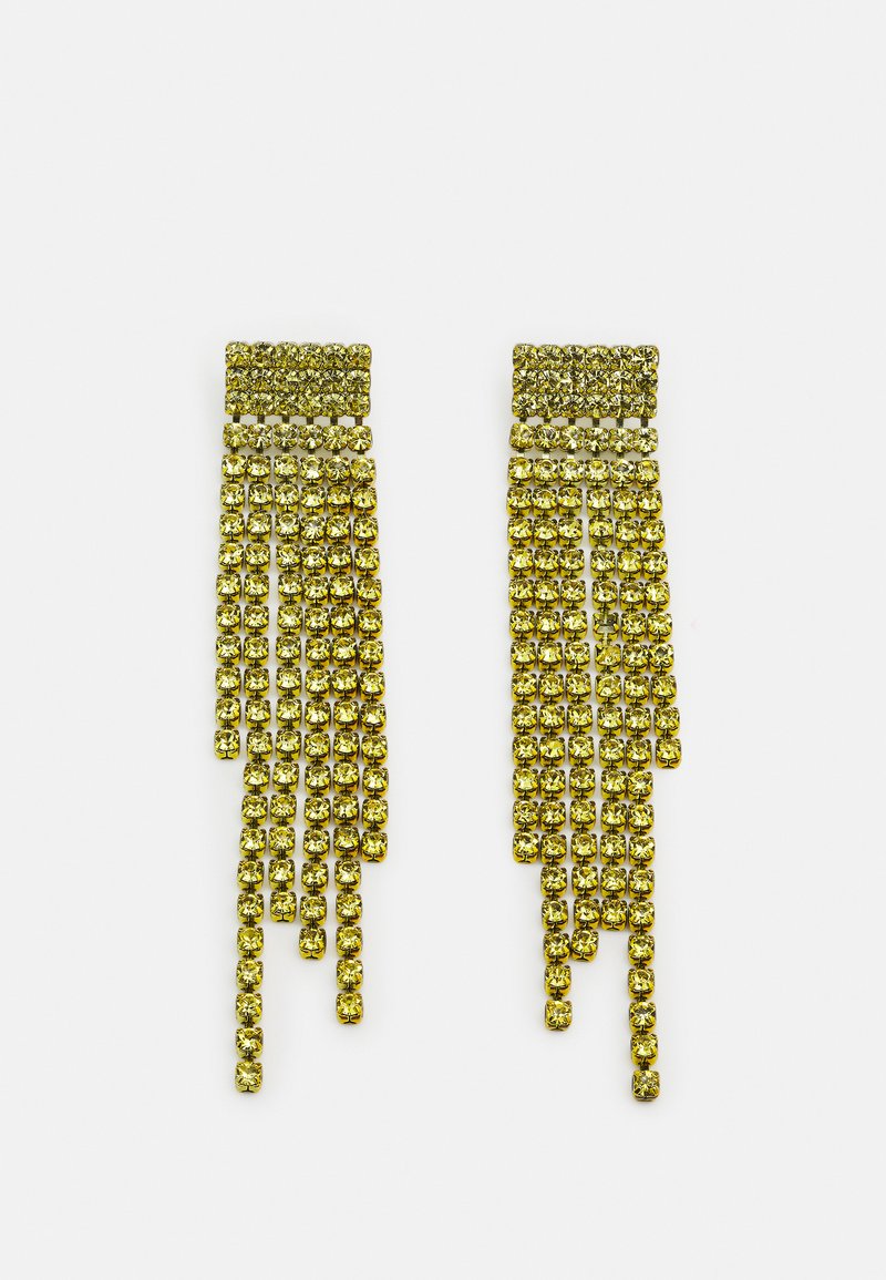 Orecchini lunghi gialli con più fili a cascata di strass quadrati e rotondi, con una base a perno rettangolare decorata con cristalli.
