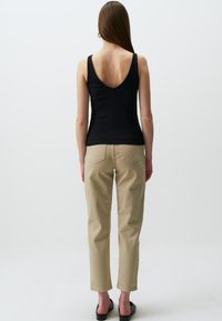 Jimmy Key V NECK SLEEVELESS - Top - black