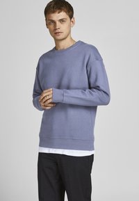 Jack & Jones - JJESTAR BASIC CREW NECK - Sudadera - blue Imagen en miniatura 1