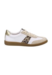 Weiße und beige Sneaker mit Leopardenmuster seitlich, tanfarbener Gummisohle und goldenen Akzenten an der Ferse; mit flachen Schnürsenkeln und Wildlederdetails.