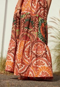 Next TIERED SUMMER - REGULAR FIT - Maxikjoler - red