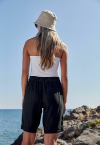 Next Shorts - black