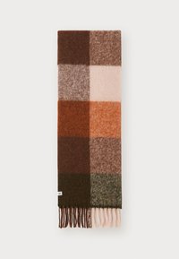 Écharpe en laine avec un motif à carreaux dans des tons de marron, orange et rose, avec des bords frangés et un tissu texturé.