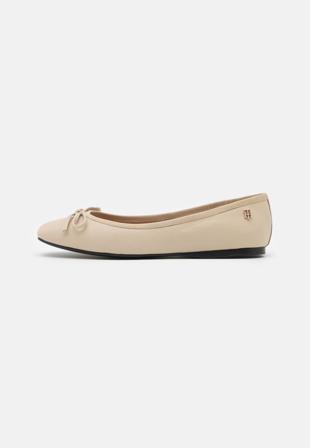 ESSENTIAL SQUARE TOE - Bailarinas - classic beige