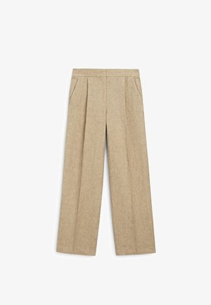 Pantaloni beige in misto lino a vita alta con pieghe frontali, tasche laterali e gambe larghe e dritte.