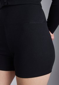Thumbnail Image 5