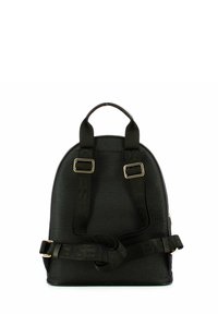 Sac à dos noir en matériau texturé, doté de deux bretelles, d'un matériel en métal et d'une fermeture éclair à l'avant. Sa forme est arrondie.