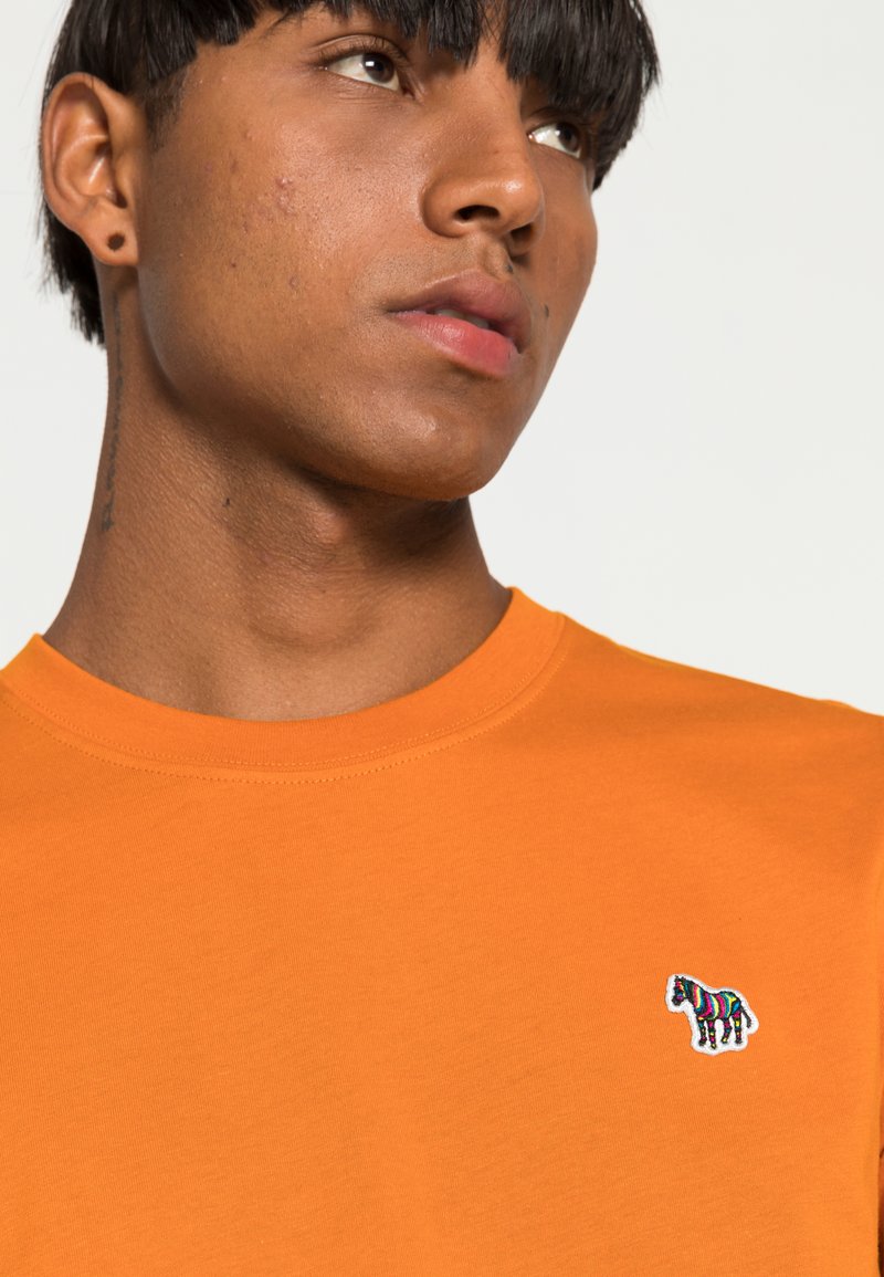 Damen Kleider | PS Paul Smith ZEBRA BADGE UNISEX T-Shirt basic orange - YS93857 Damen Kleider | PS Paul Smith ZEBRA BADGE UNISEX T-Shirt basic orange - YS93857