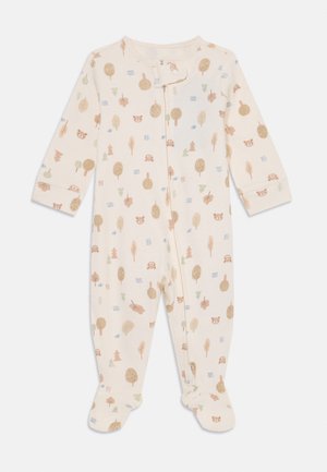 Un grenouillère en coton de couleur beige clair avec des motifs d'animaux des bois et d'arbres. Comprend des manches longues, des jambes avec pieds et des fermetures à pression au niveau du col.