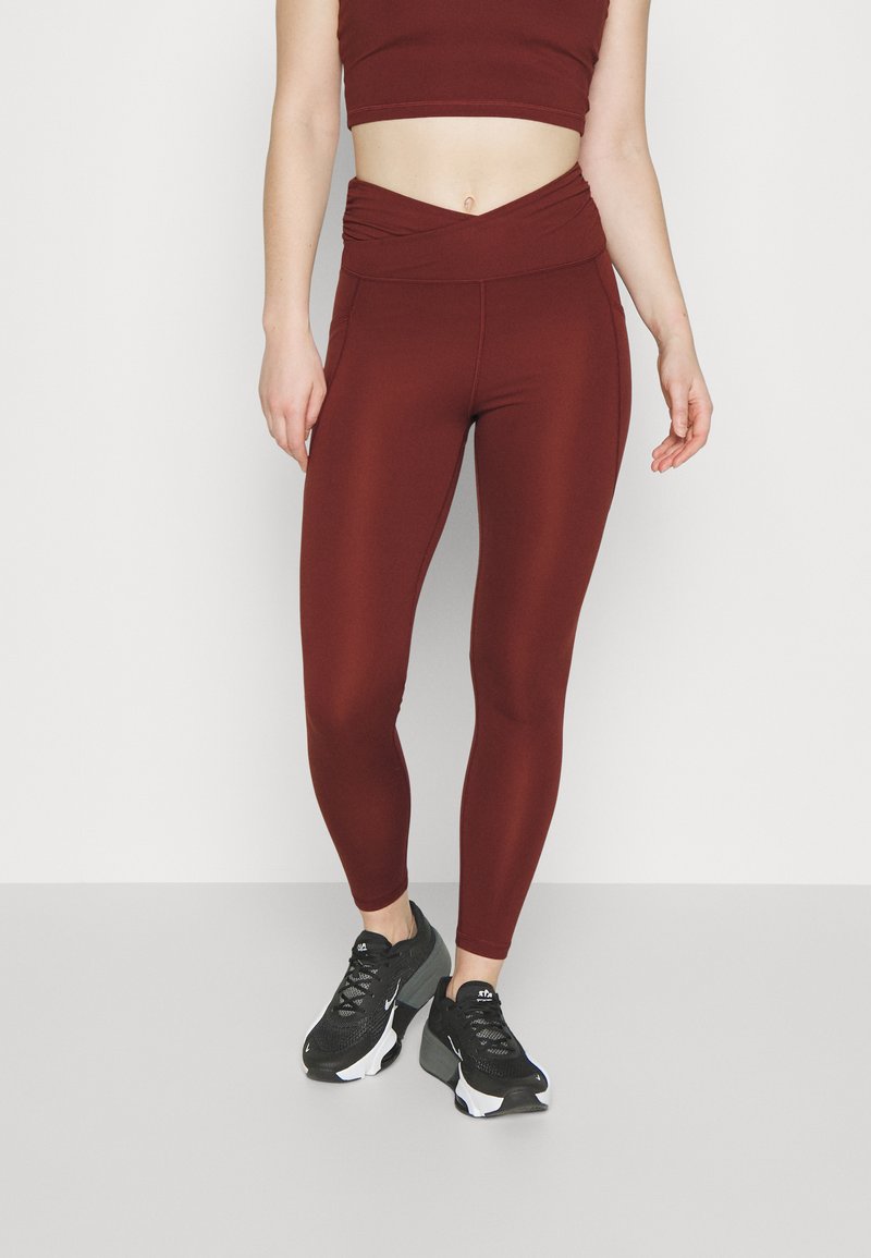 DKNY BALANCE CROSSOVER HIGH WAIST POCKETS Leggings sable/bordeaux