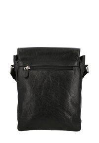 Borsa messenger in pelle nera con finitura testurizzata, tasca anteriore con zip, parte superiore arrotolata e tracolla regolabile.