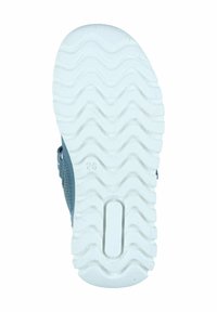 Blaue Stoffschuhe mit einer strukturierten Oberseite, ausgestattet mit einer weißen Gummisohle im Zickzackmuster und der Prägung der Größe 26 an der Seite.