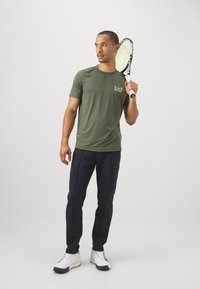 EA7 Emporio Armani Camiseta deportiva - beetle