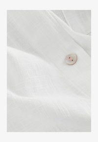 Unselected, white