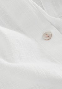 LOOSE FIT - Nööpidega pluus - white