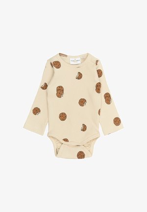 Body de bebeluș din material bej, cu mâneci lungi, decorat cu un model de biscuiți maro și închidere cu capse la baza pentru o îmbrăcare ușoară.