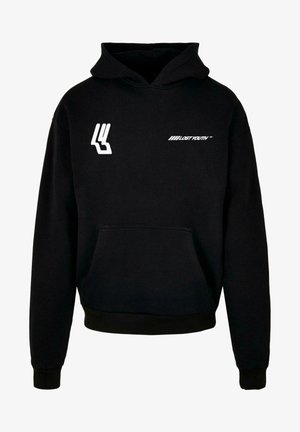 Mustas fliisist kapuutsiga sviiter, millel on ees suurem tasku. Omab valget logo detailimist rinnal ja varrukatel. Klassikaline lõige koos soonikute sääreosadega.