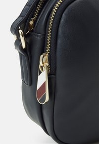 Tommy Hilfiger POPPY PLUS  - Umhängetasche - space blue