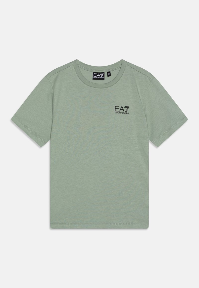 Svetlozelené bavlnené tričko s okrúhlym výstrihom, krátkymi rukávmi a malým čiernym logom EA7 na ľavej hrudi. Hladká textúra.