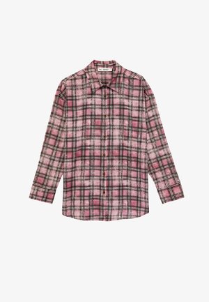 Chemise à manches longues avec un motif à carreaux rose, noir et blanc, dotée d'un col classique et de boutons marron sur le devant.