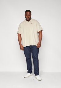Levi's® Plus Polotričko - sahara khaki