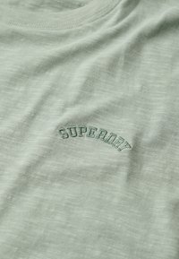 Superdry & Co ESSENTIAL LOGO WASHED  - T-shirts basic - pad green