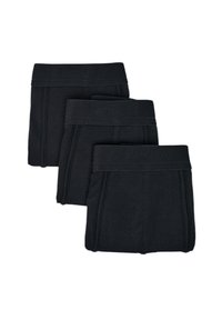 Svarta bomullskalsonger med en slät textur och elastisk midjeband. Tre par staplade, som visar rena linjer och minimala sömnadsdetaljer.