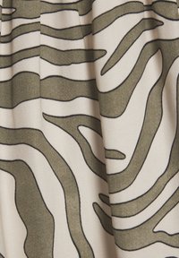 Thumbnail Image 7