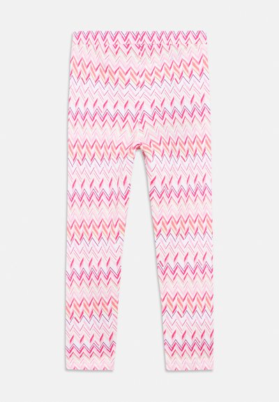 Leggings roses avec un motif en zigzag dans diverses nuances de rose et de blanc, dotés d'un tissu doux et extensible ainsi que d'une taille élastique.
