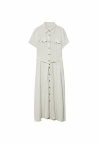 Robe chemise en lin beige clair avec manches courtes, ouverture à boutons, deux poches poitrine et un détail de taille nouée pour un ajustement réglable.