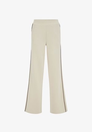 Bež široke hlače s visokim strukom i tankim tamnim vertikalnim prugama koje se protežu uz bočne šavove.