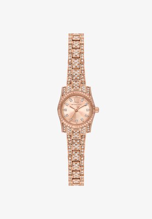 Orologio color oro rosa con bracciale adornato di cristalli e quadrante rotondo. Tra le caratteristiche ci sono numeri romani e una lunetta testurizzata.
