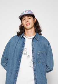 Levi's® SILVERTAB OVERSIZE - Button down-skjorte - indigo stonewash