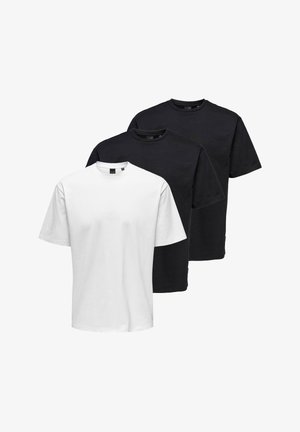 Tre t-shirts: én hvid og to sorte. Korte ærmer, rund hals, lavet af bomuld. Rene linjer, minimalistisk design, ingen synlige mønstre eller detaljer.