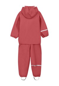 Roze waterdichte regenpak met elastische manchetten, capuchon en reflecterende accenten op de mouwen en benen. Glad textuur, ontworpen voor bescherming.