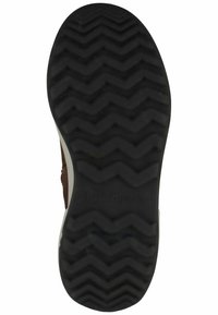 Černá gumová podrážka se vzorem v zig-zag, s bílou střední podrážkou a hnědým koženým svrškem se švy.