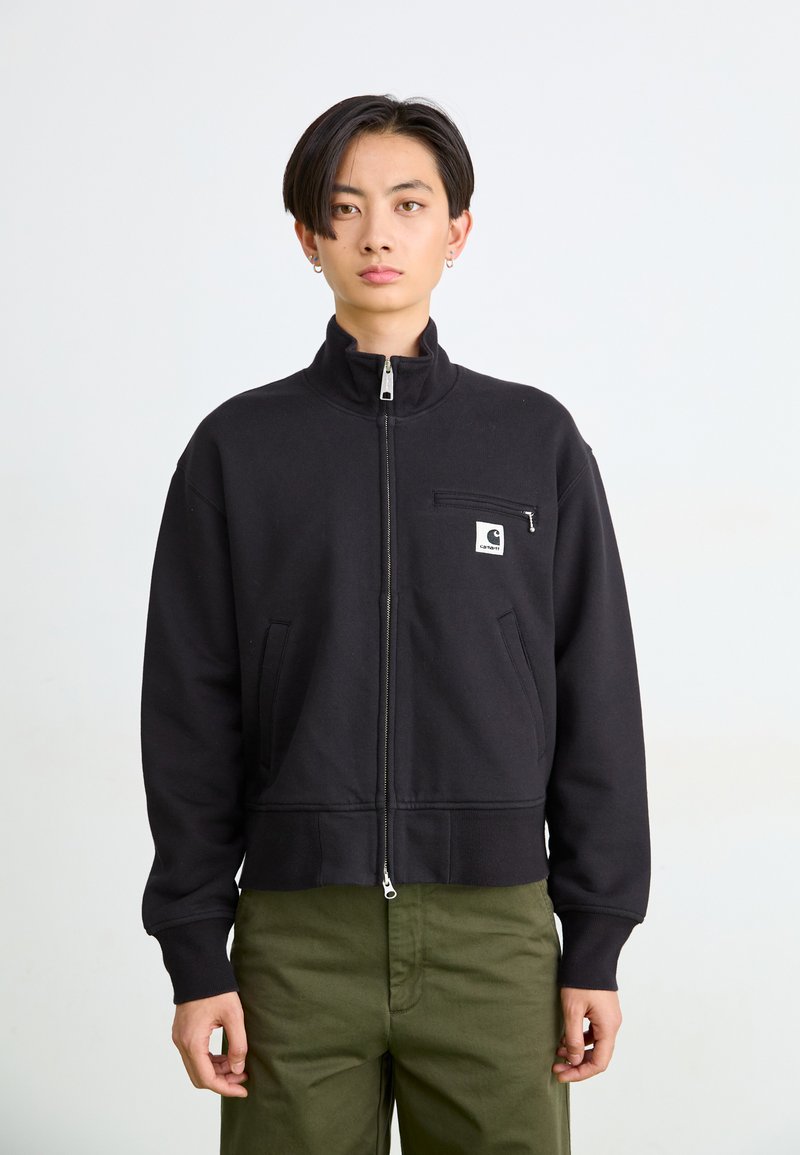 Zwarte zip-up sweatshirt met hoge kraag, voorzien van een borstzak en zijzakken. Gemaakt van zachte stof, met ribgebreide manchetten en zoom.